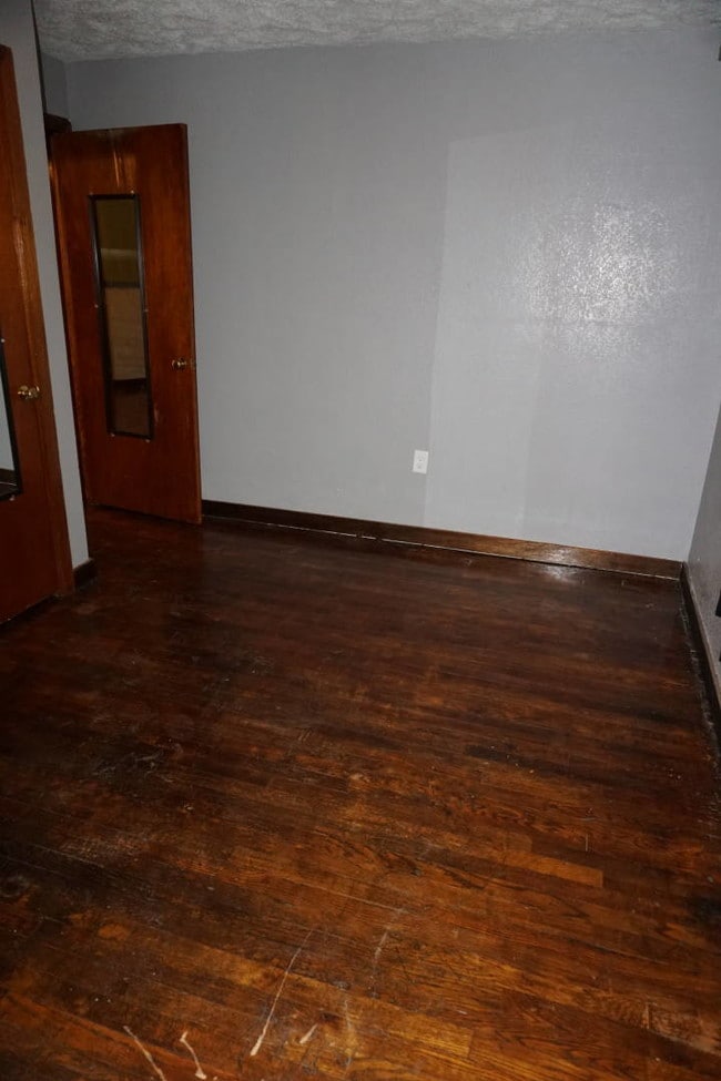 Building Photo - 204 N Geri St