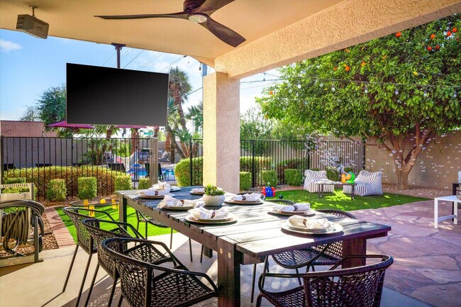 Building Photo - 5604 E Beverly Ln