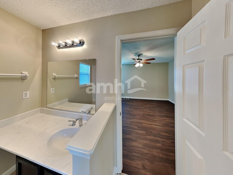 Building Photo - 3139 Wavering Ln