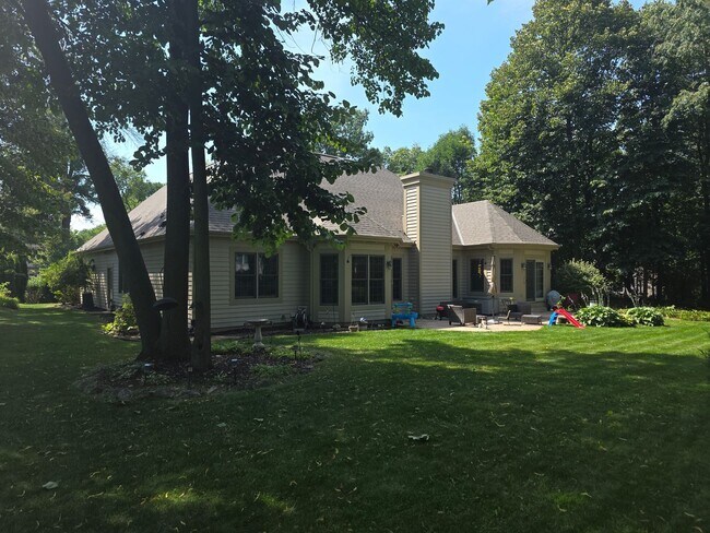 Building Photo - 3 bedroom executive ranch in Sussex