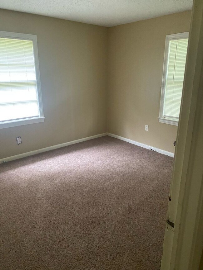 Building Photo - 102 Wheeler Dr