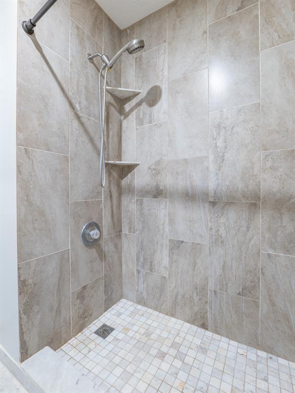 Building Photo - 6407 Bayou Crest Dr