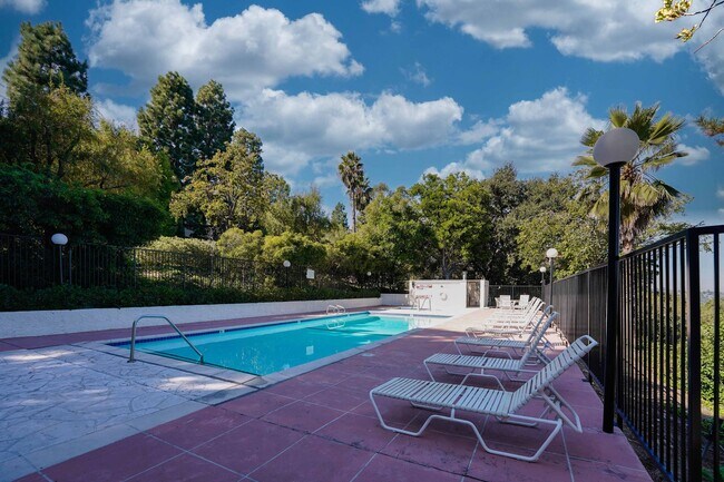Building Photo - 2 Bedroom unit in Los Angeles