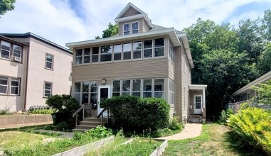 Building Photo - Great 2 Bedroom Unit in Northeast! -- Heat...