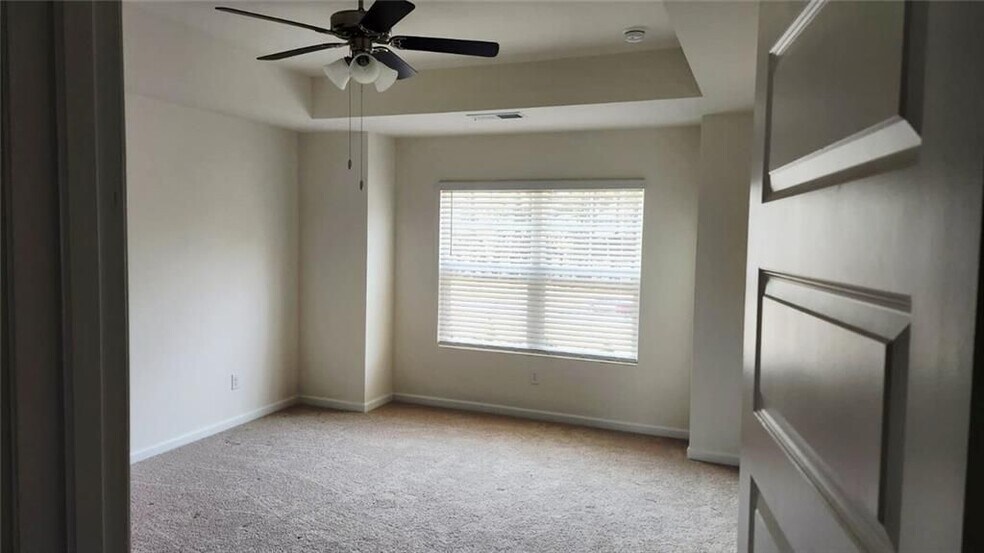 Building Photo - 969 Cades Walk