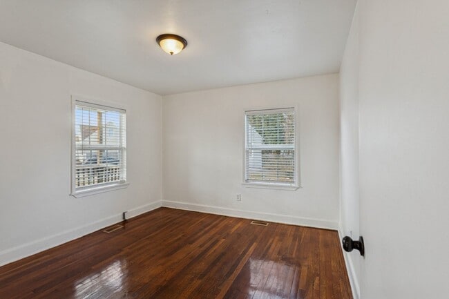 Building Photo - Christopher Shores