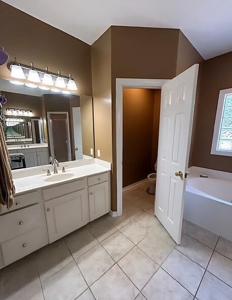 Master Bath - 529 Wooten Cv