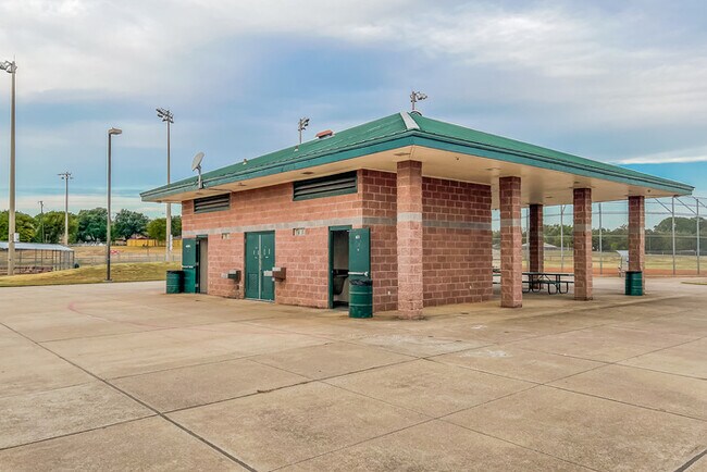 Building Photo - Spacious Duncanville 3-Bedroom Home