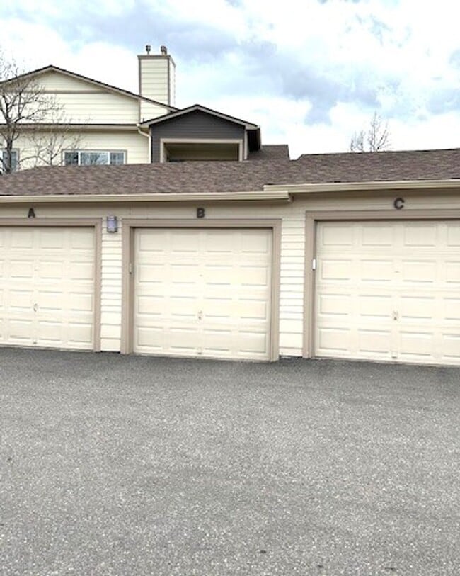 Building Photo - Great Littleton Condominium with Garage