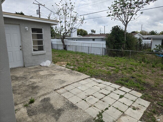 Building Photo - 4836 Flora Ave