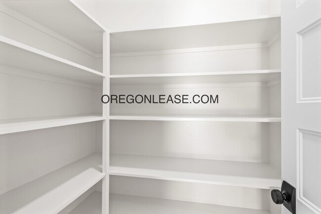 Building Photo - Gorgeous New Construction in Brand New Veneta Subdivision