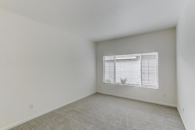 Building Photo - 8381 Pebble Creek Way