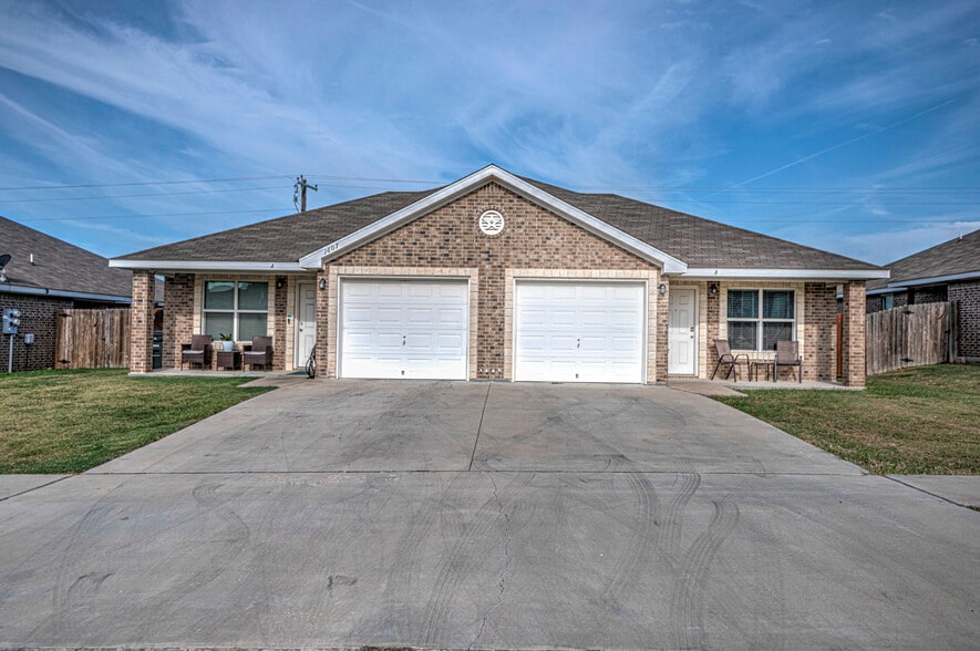 Primary Photo - 1607 Powder River Dr APT B