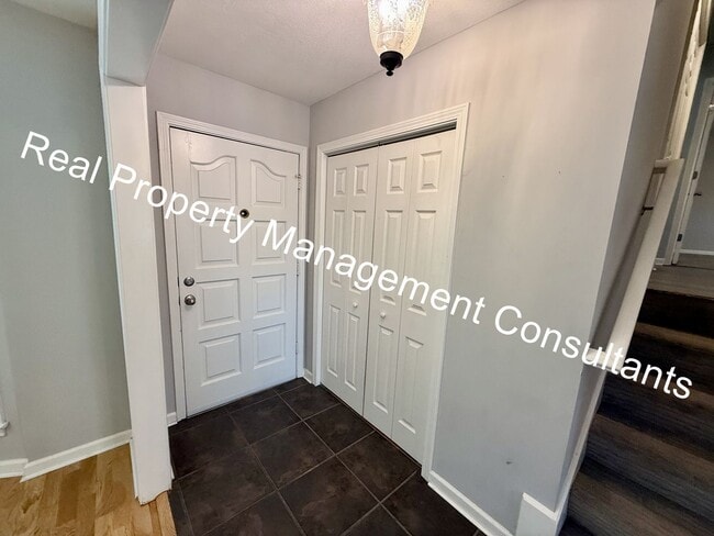 Building Photo - 3 Bed 2 Bath Modern Home in Prime Location!