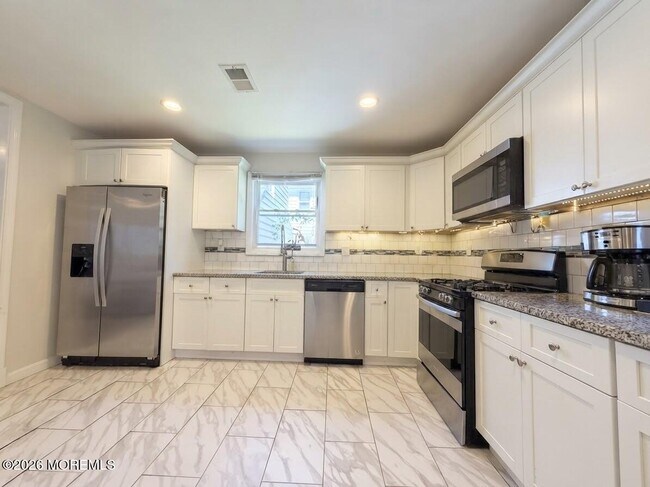 Building Photo - 1047 Jaques Ave