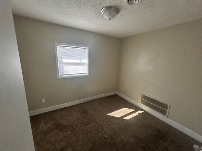 Building Photo - 634 S Fountain St