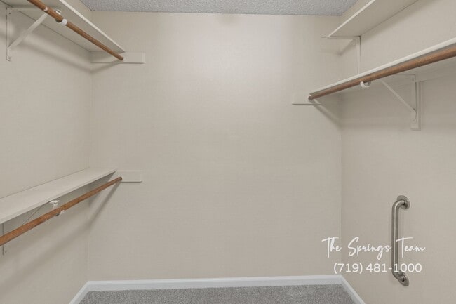 Building Photo - REMODELED SINGLE-LEVEL 2BD TOWNHOME w/ A/C **$500 move-in credit with a 16-month lease start date...