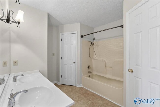 Building Photo - 104 Lindsey Ln