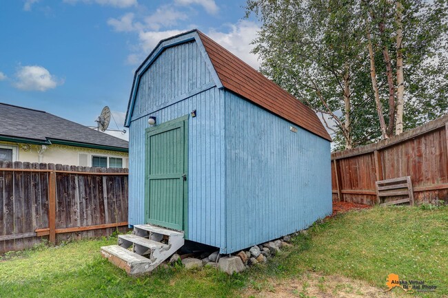 Building Photo - East Anchorage Home with In Unit Laundry a...