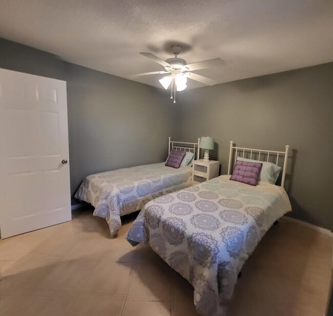 Building Photo - 750 Egret Cir