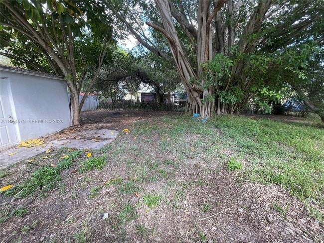 Building Photo - 15901 W Bunche Park Dr