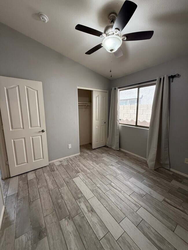 Building Photo - 3972 E Timberline Rd