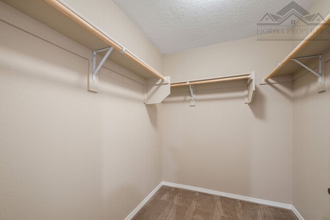 Building Photo - Gorgeous Corner-Lot Townhouse with Mountain Views