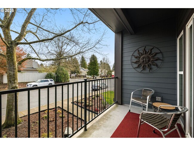 Building Photo - Beautiful Newly Renovated Spacious 3 Bedroom Home!