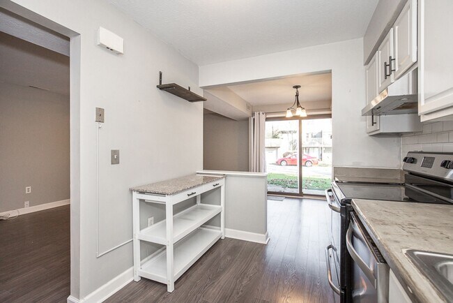 Building Photo - 7392 Creekwood Dr
