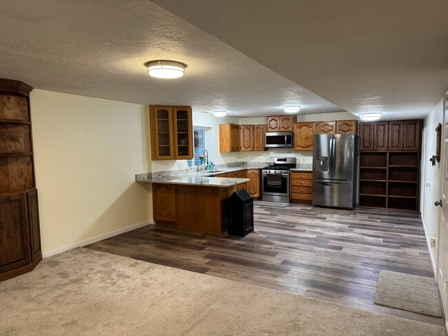 Building Photo - 422 E 200 N