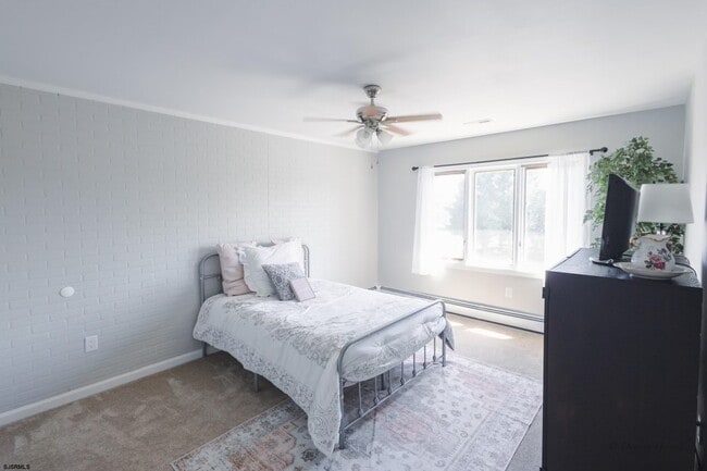 Building Photo - 5143 Venice Ave