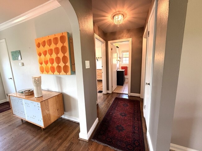 Building Photo - Hilltop Charm in Floyds Knobs – Spacious All-Brick Beauty with Room to Grow!