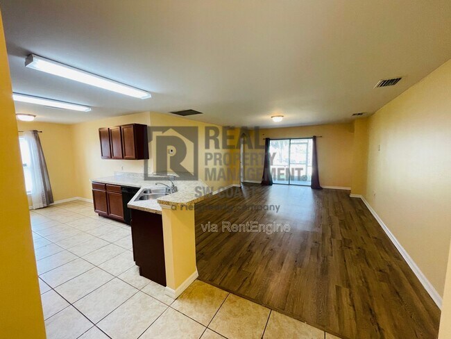 Building Photo - 443 Shadow Lakes Dr