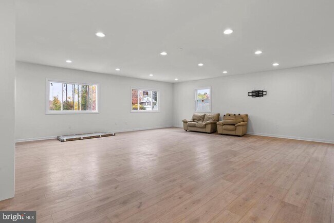 Building Photo - 819 11th Ave