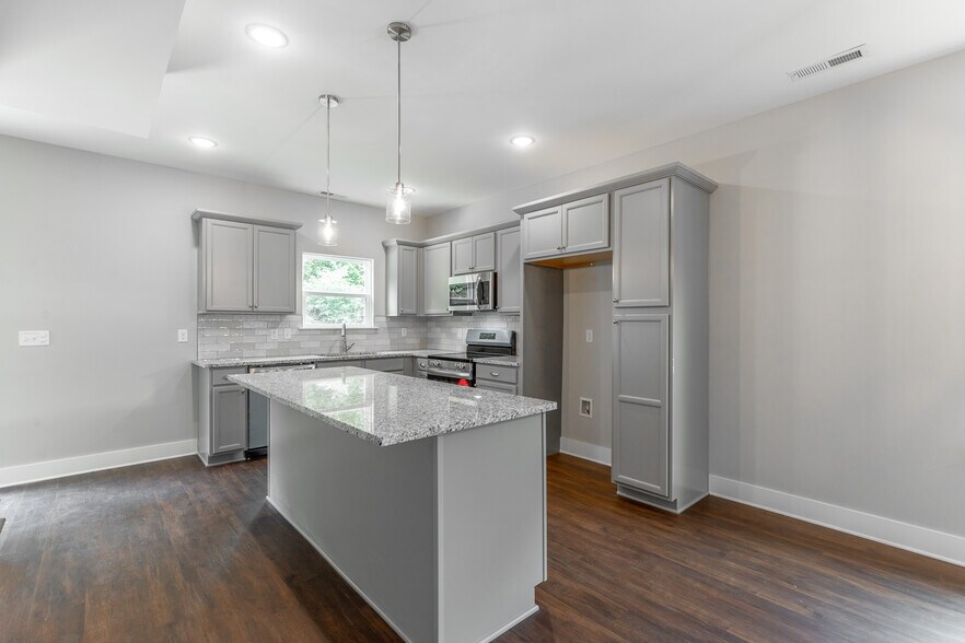 Building Photo - 4646 Heiskell Dr