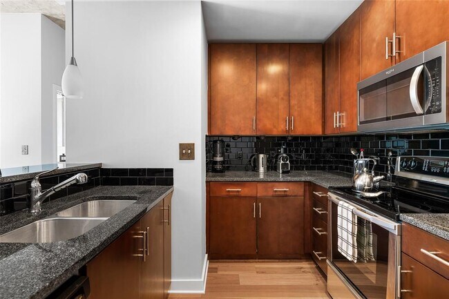 Building Photo - 360 Nueces St