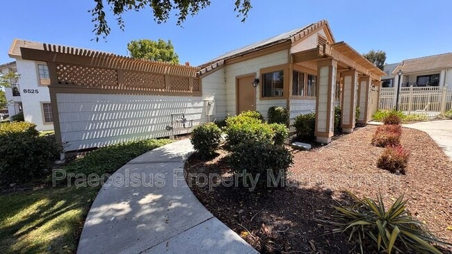 Building Photo - 10935 Summerdale Way