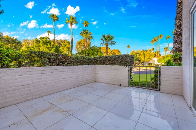 Building Photo - 2521 N Whitewater Club Dr