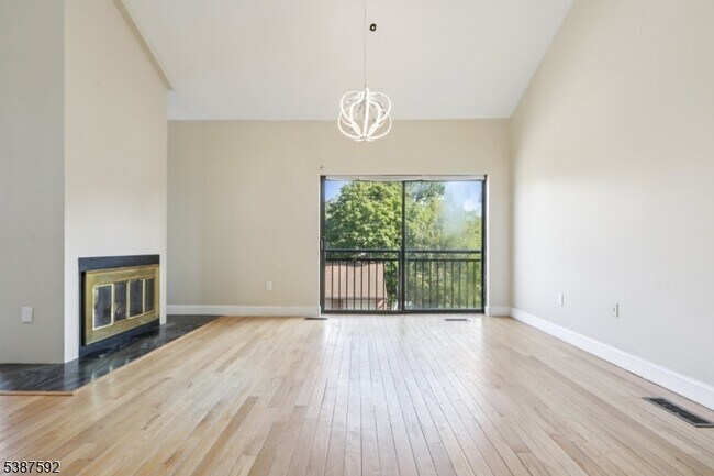 Building Photo - 5 Millay Ct