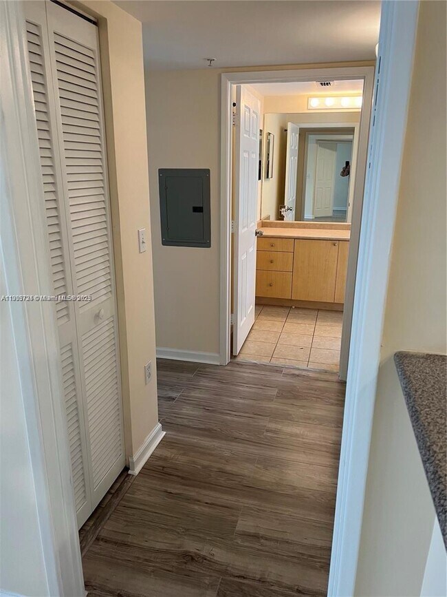 Building Photo - 1919 Van Buren St