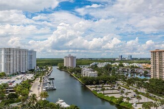 Building Photo - 15811 Collins Ave