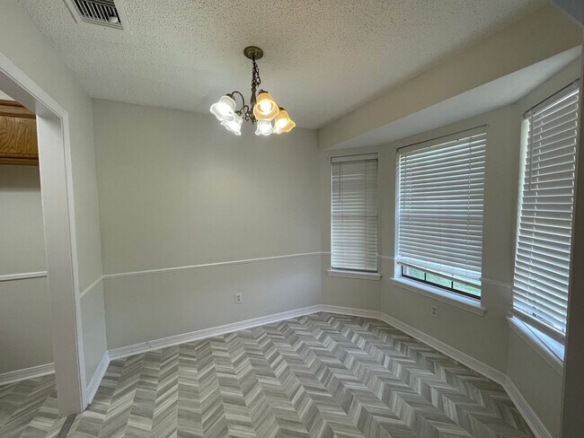Building Photo - Brookhaven Estates Charmer!