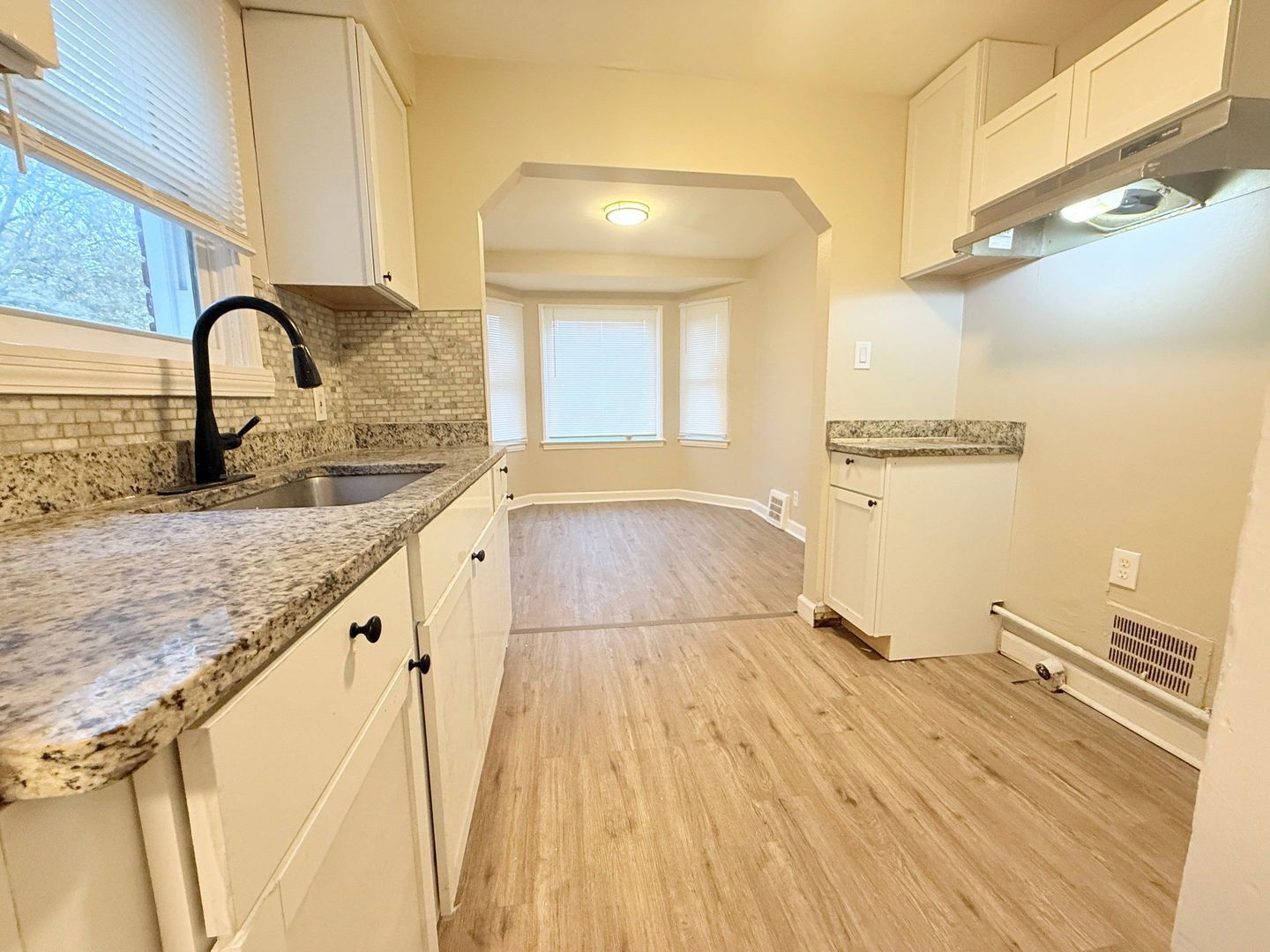 Building Photo - This beautifully updated 3-bedroom, 1-bath single-family home is ready for move-in!