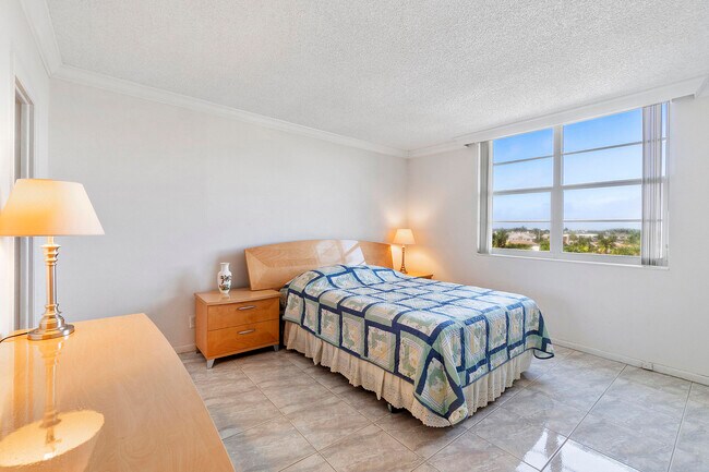 Building Photo - 2851 S Ocean Blvd