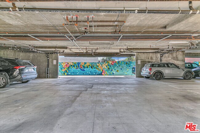 Building Photo - 747 Lillian Way