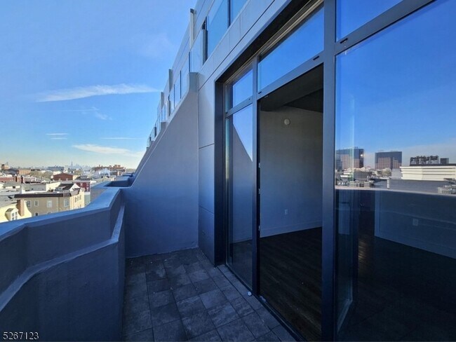 Building Photo - 58-60 Elm Street Unit 601