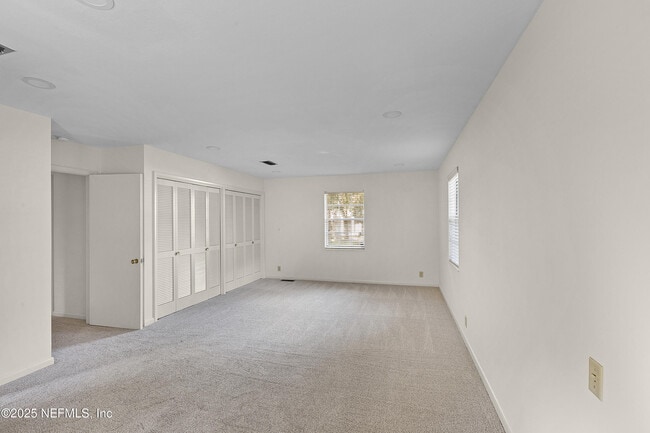 Building Photo - 1922 Holly Oaks Ravine Dr