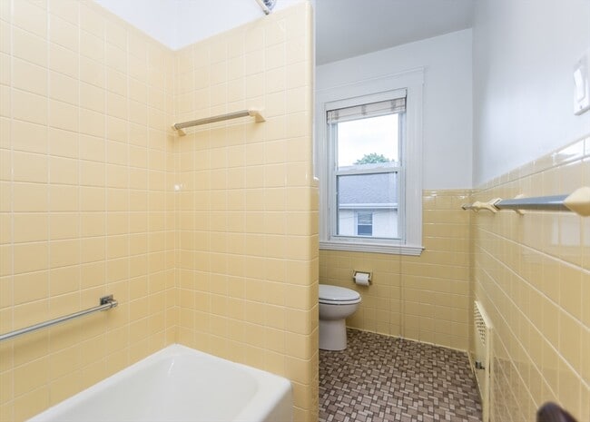 Building Photo - 335 Hillside Ave