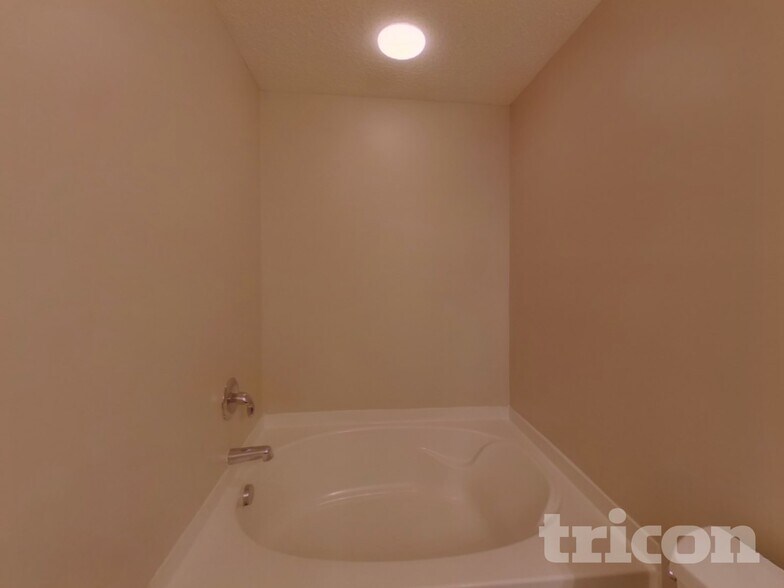 Building Photo - 164 Pacific Ave