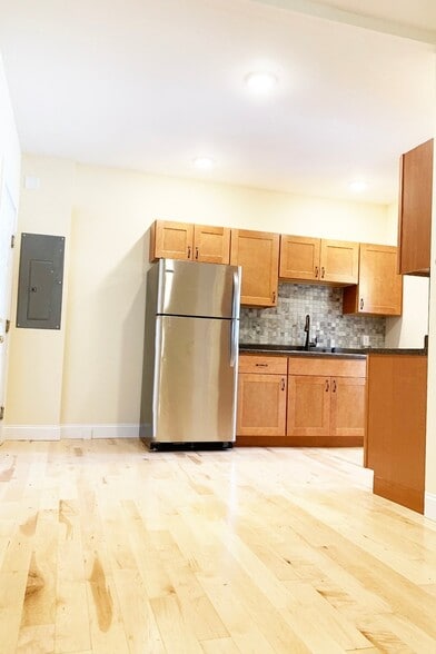 Building Photo - 375 St Paul St